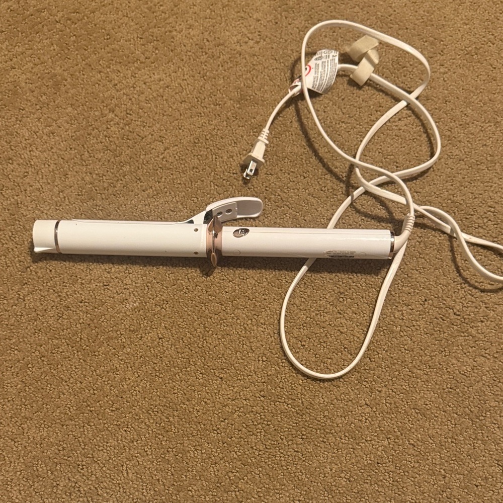 T3 White Curling Iron with Rose Gold Details